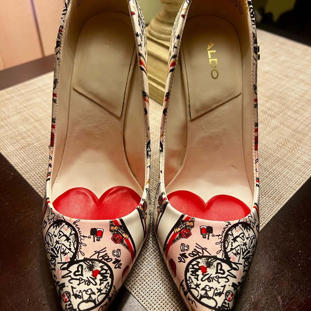Aldo Graphic Heels and Bag Set with Red Accents - Picture 2 of 6
